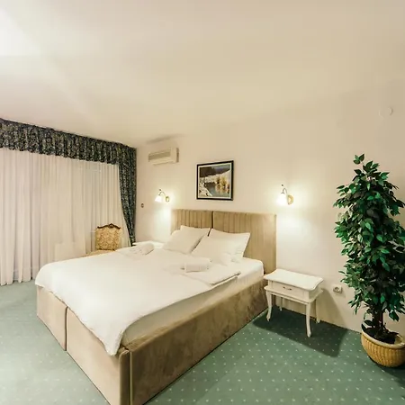 Garni President De Luxe