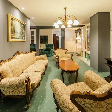 Hotel Garni President De Luxe 2*