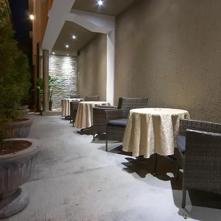 מלון Garni President De Luxe