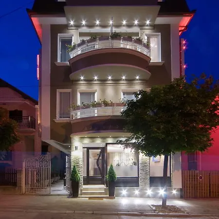 Hotel Garni President De Luxe 2*