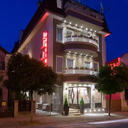 Hotel Garni President De Luxe 2*