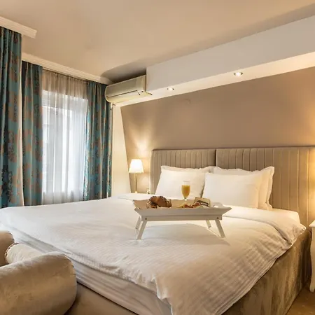 Garni President De Luxe