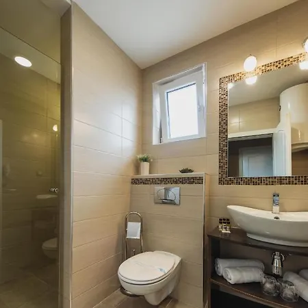 Garni President De Luxe Hotel