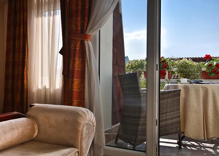 Garni President De Luxe فندق