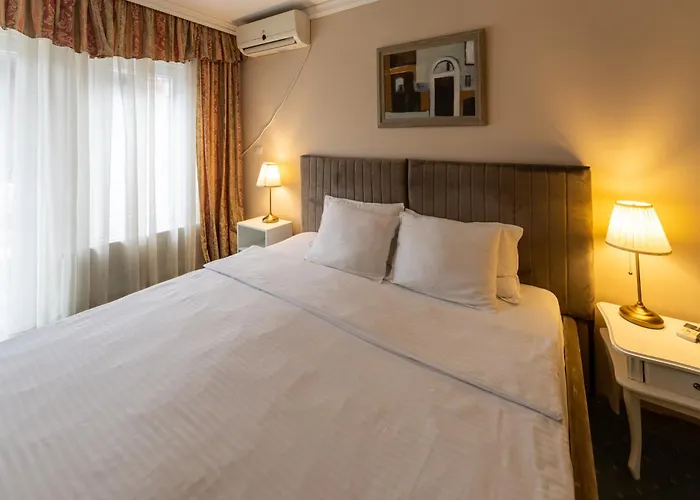 Garni President De Luxe فندق كراغوييفاك