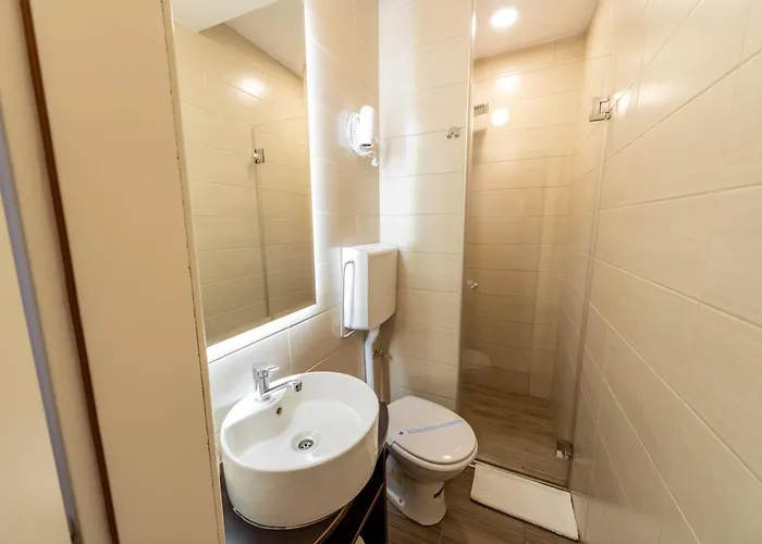 Garni President De Luxe 2* كراغوييفاك