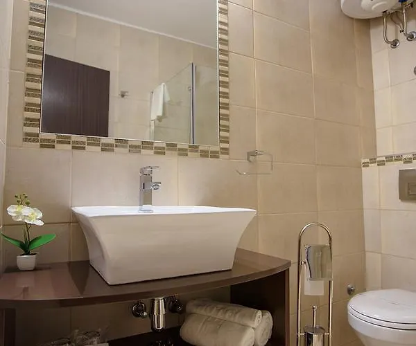 Garni President De Luxe فندق كراغوييفاك