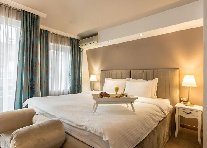 Garni President De Luxe